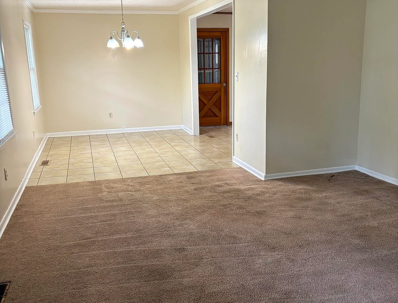 3 bed, 2.0 bath, 1860 sqft, $1,600 — Photo 2