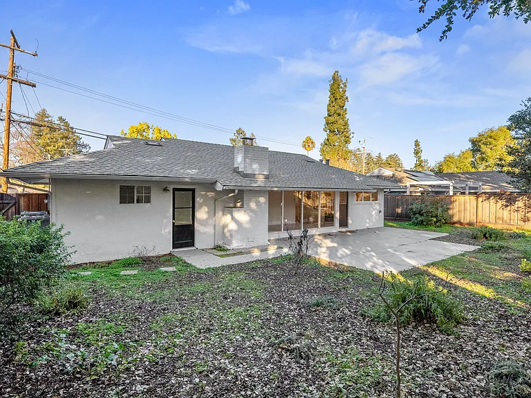 1921 Jardin Dr — Photo 24