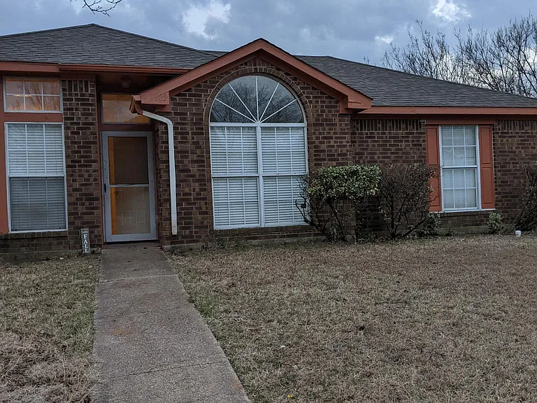 1802 Shoreline Dr — Photo 3