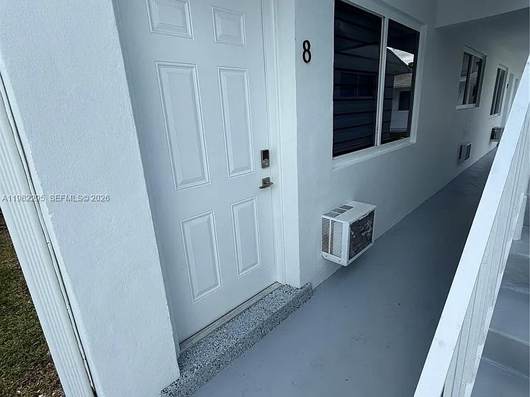 1300 NE 110th St #8 — Photo 2