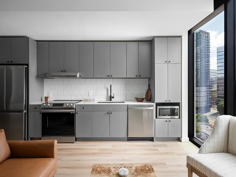 Emmi Midtown — Photo 26