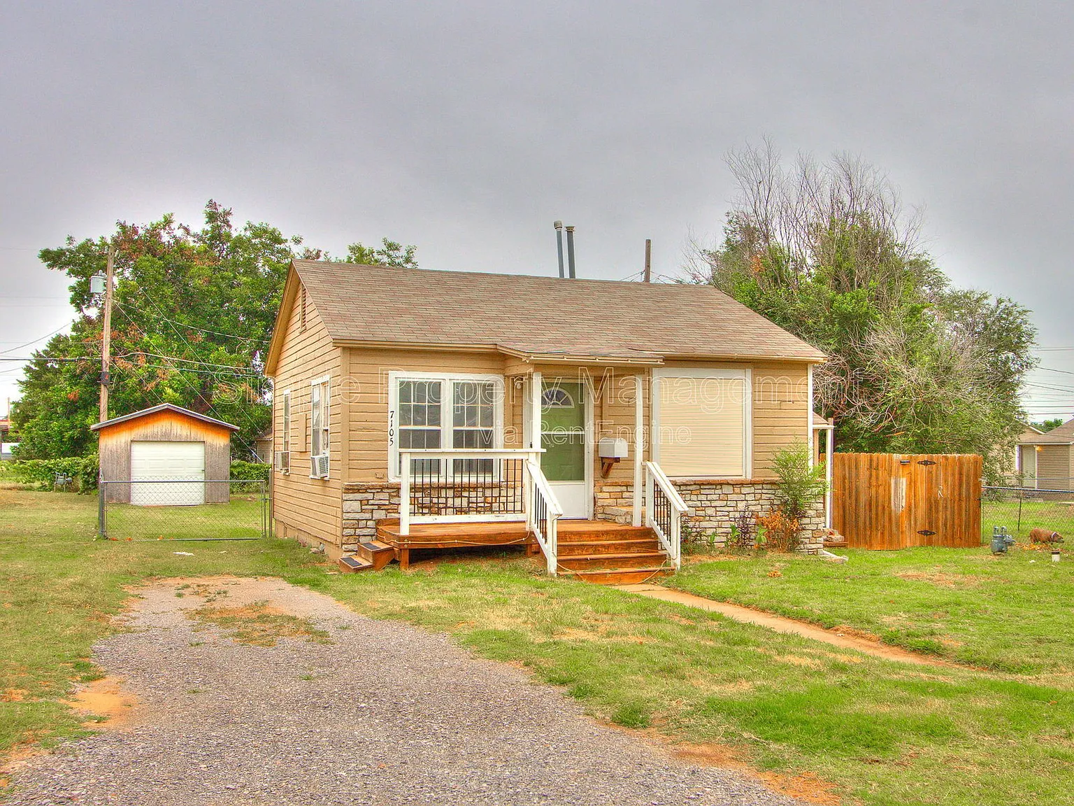 2 bed, 1.0 bath, 672 sqft, $850 — Photo 1