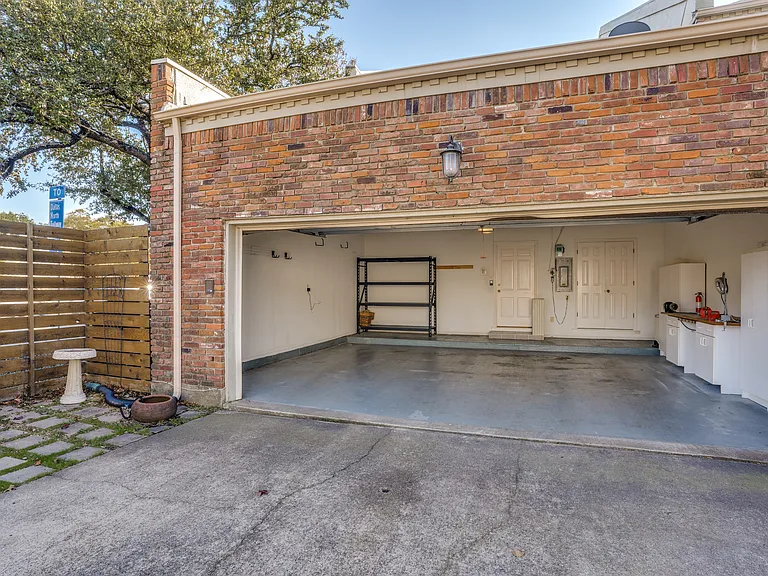 4100 Lovers Ln — Photo 33