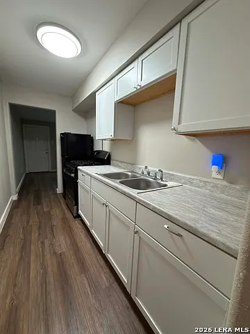 153 E Baylor #4 — Photo 1