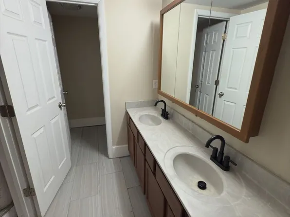 223 S McKinley Ave, Muncie, IN 47303