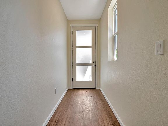 5th image of 413 Boyd Street