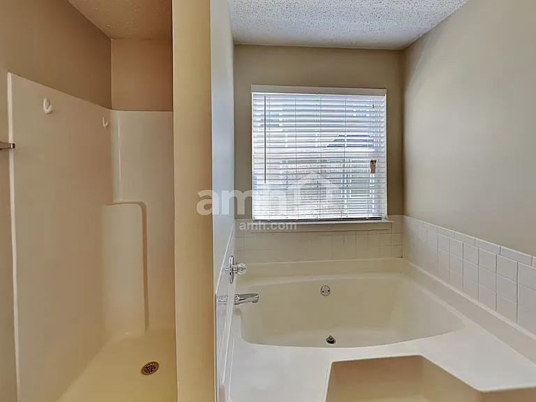 2921 Knoll View Pl — Photo 10
