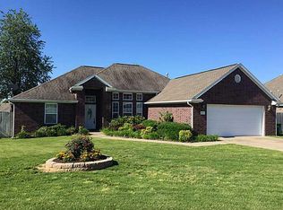 863 Chateau Ave, Springdale, AR 72764