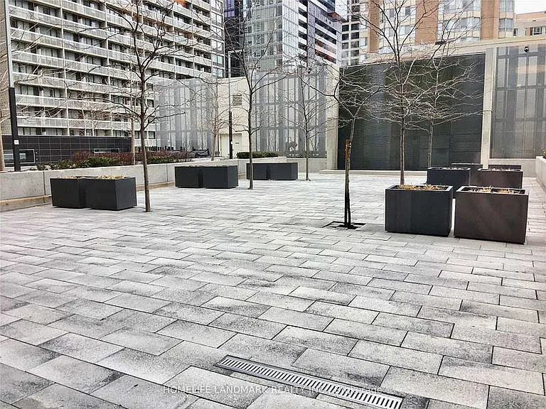 386 Yonge St #5103 — Photo 21