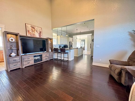 4th image of 130 Ridge Dr Room 1