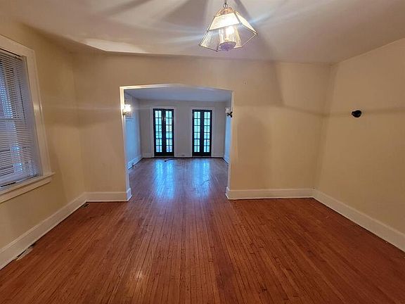 5th image of 6134 S Grand Blvd APT 1S
