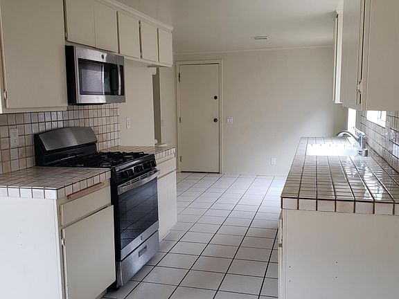 5th image of 727 Bismark Ave