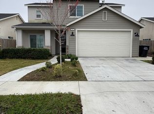 225 W Tyler Ave, Visalia, CA 93291