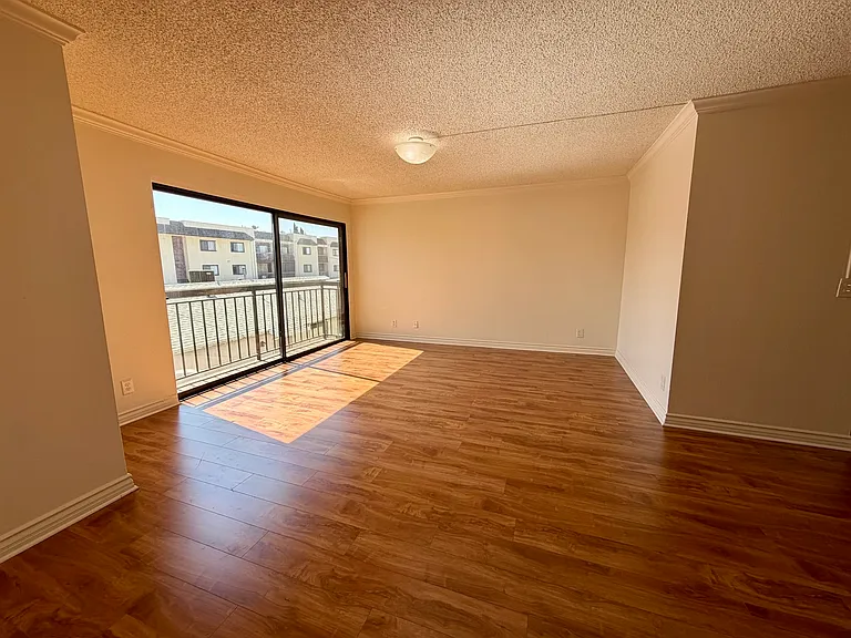 814 E Windsor Rd #104 — Photo 8