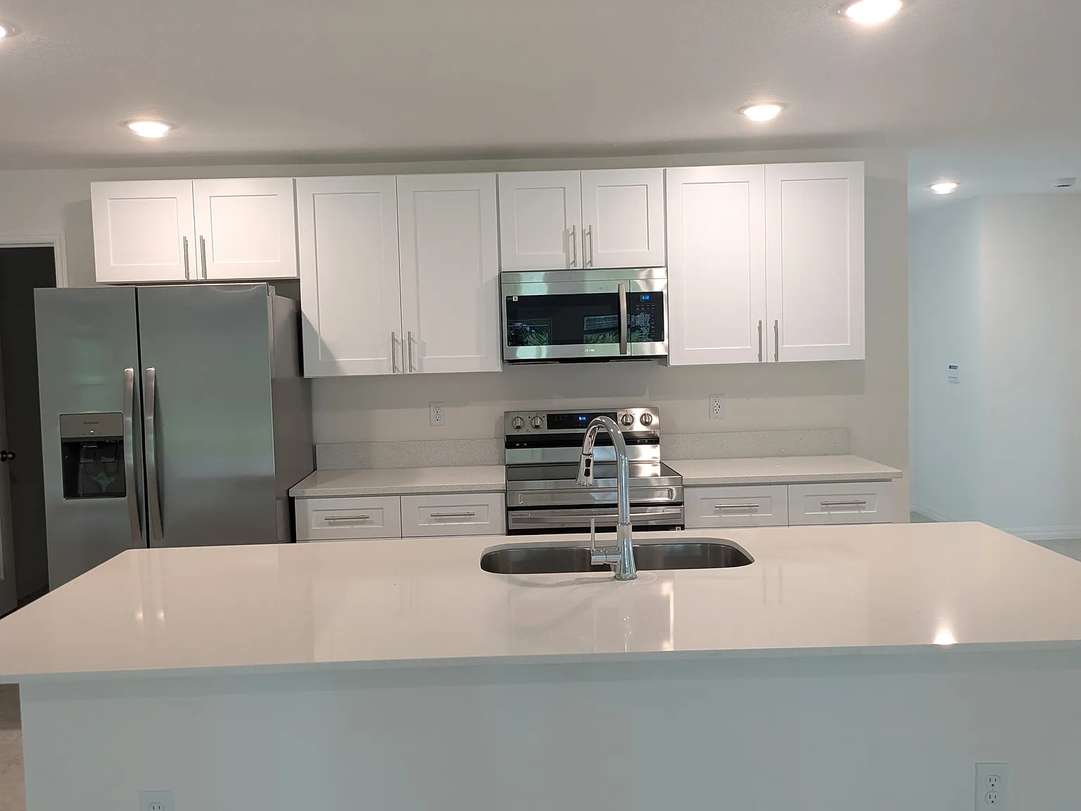 4 bed, 2052 sqft, $2,200 — Photo 3