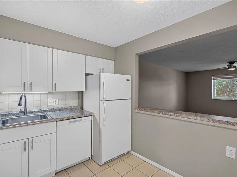 4355 Maryland Ave #202 — Photo 6