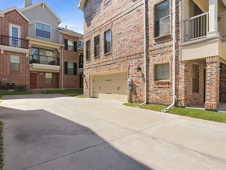 2113 Grove Park Ln — Photo 23