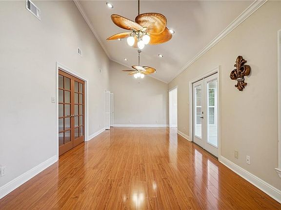 3rd image of 6751 Louisville St
