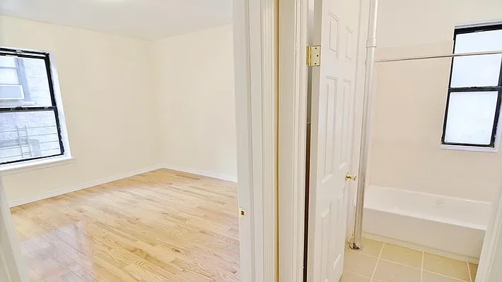 Rented by Park Property Advisors | media 5
