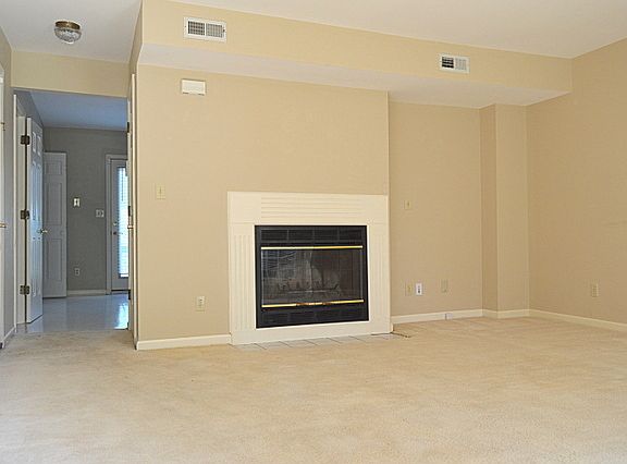 2nd image of 8 Magnolia Sq