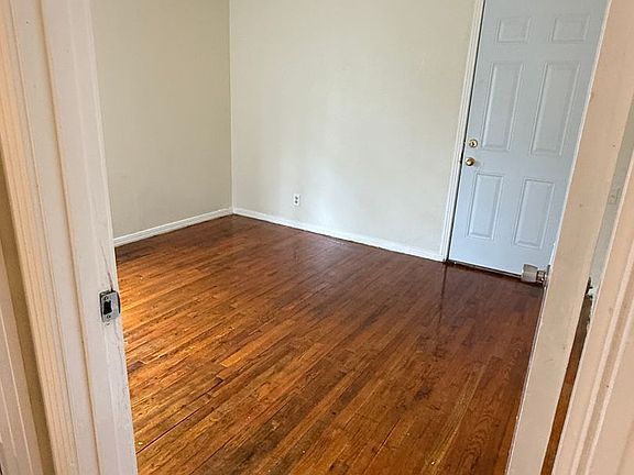 4th image of 2782 Marquette St