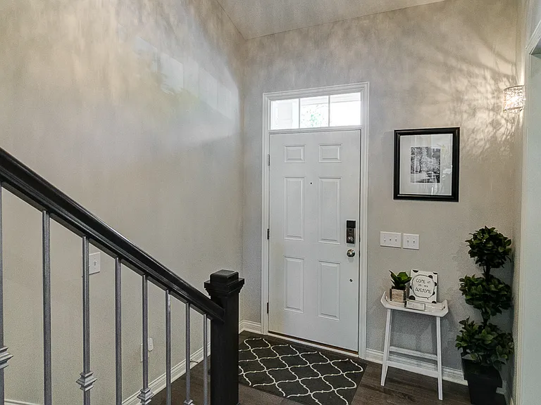 8045 Butterworth Green Dr — Photo 2