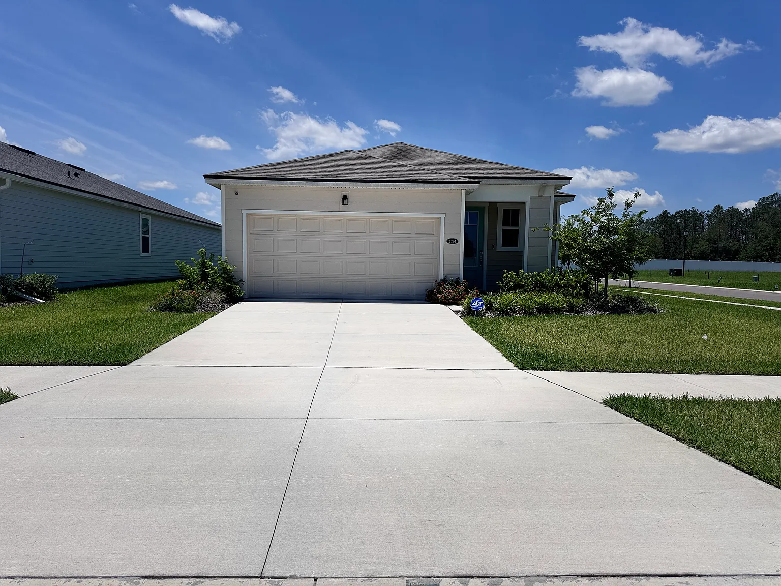 3 bed, 1738 sqft, $2,300 — Photo 1