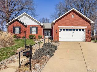 127 Meadowbruck Ln, Shiloh, IL 62221