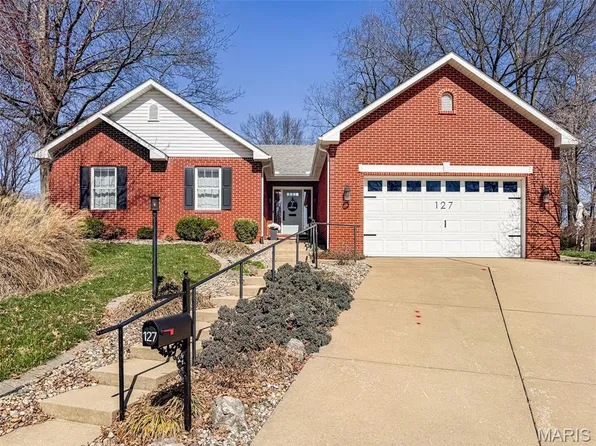127 Meadowbruck Ln, Shiloh, IL 62221