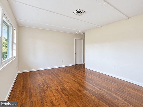 4th image of 8614 Linton Hall Rd