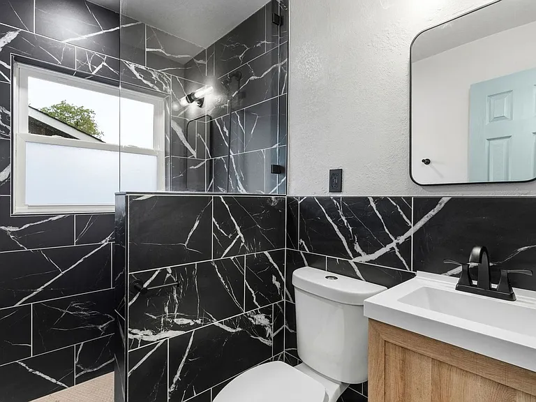 405 Wilhelmia Ave #B — Photo 9