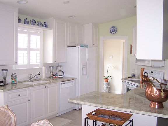 Open, bright kitchen