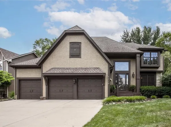 8419 W 145th St, Overland Park, KS 66223