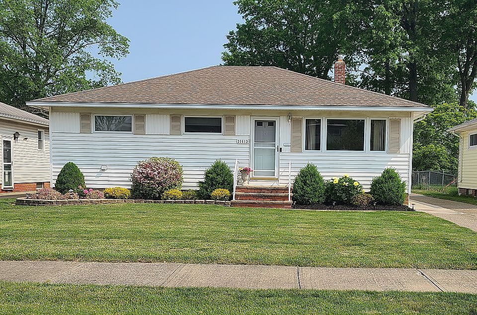 1st image of 31613 Douglas Dr