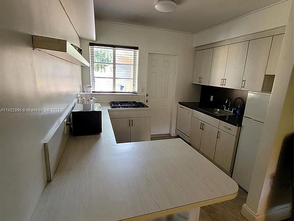 3rd image of 2155 Bay Dr APT 14