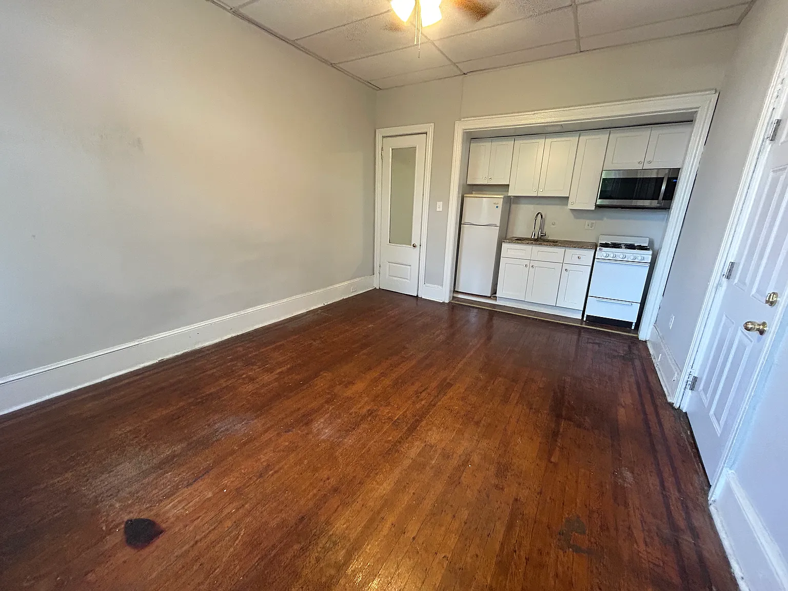 Studio, $990 — Photo 2
