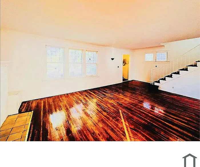 6 bed, 2.5 bath, 2500 sqft, $3,150 — Photo 2
