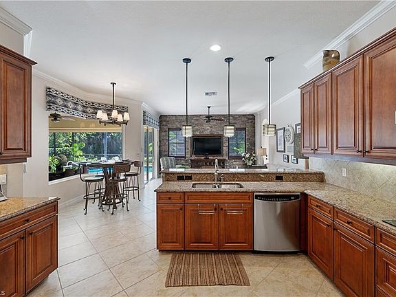 5th image of 10057 Lions Bay Ct