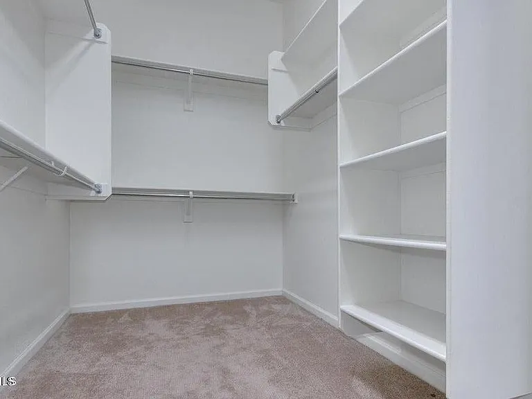 4390 Noble Dr — Photo 8