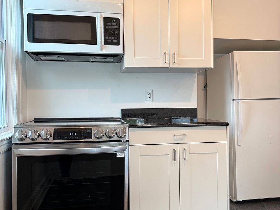 High End Oven, Microwave, and Granite Countertops