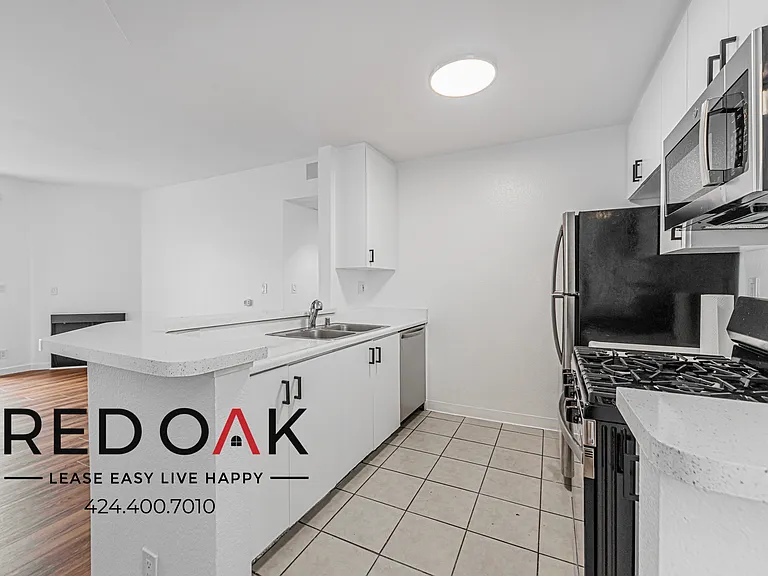 7370 Hawthorn Ave #105 — Photo 5