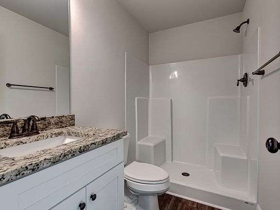 4th image of 220 Barnett Ln