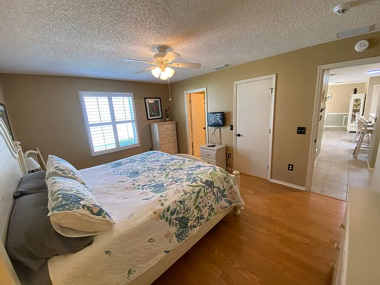 440 Canterbury Ct — Photo 28