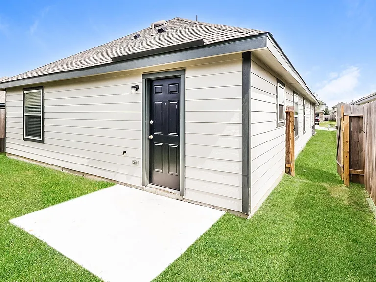 2245 Onyx Ln — Photo 3