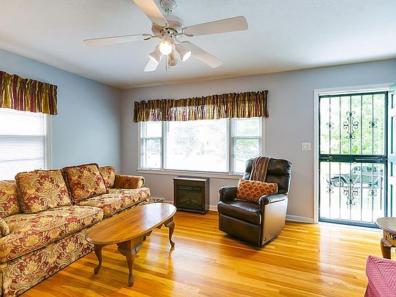 3rd image of 1708 Scarborough Ct