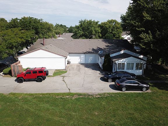 3rd image of 6811 Wildwood Ct