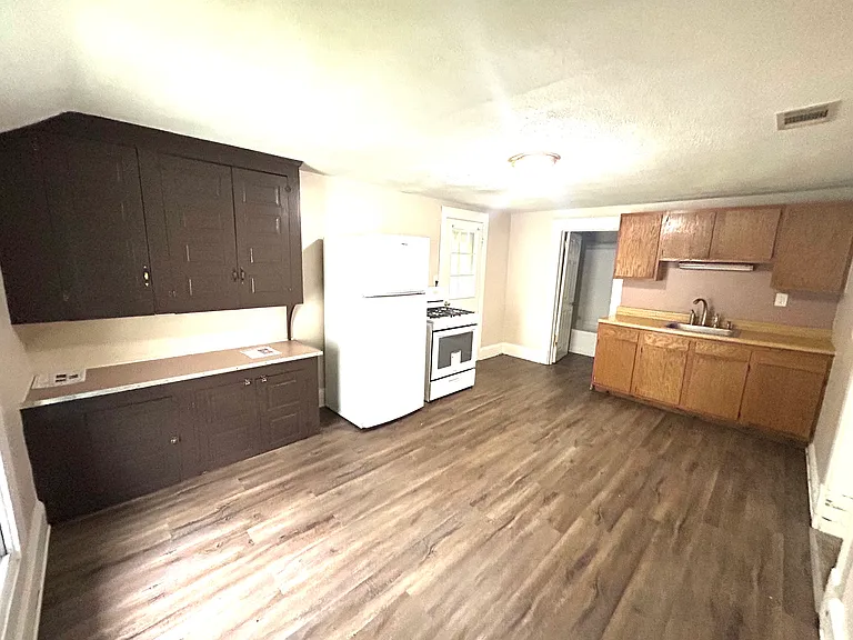 843 Bond St #UP — Photo 8