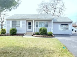15952 Latrobe Ave, Oak Forest, IL 60452