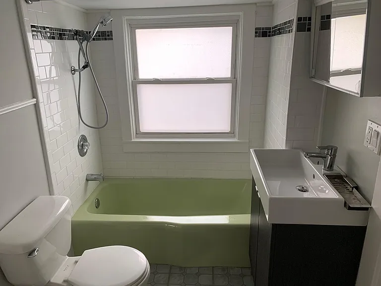 2nd floor Bathroom