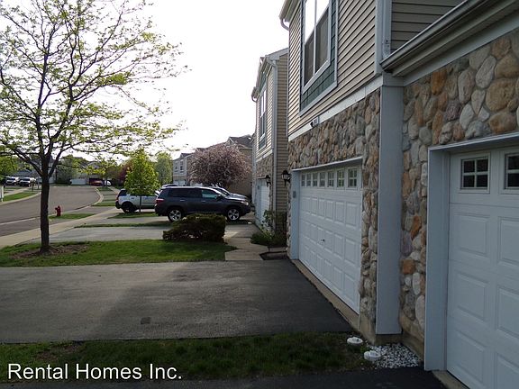 3rd image of 3988 Blackstone Dr